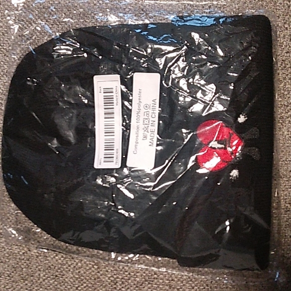 Heart winter hat - Picture 2 of 5